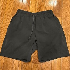 Lululemon men’s shorts black size L stretchy EUC